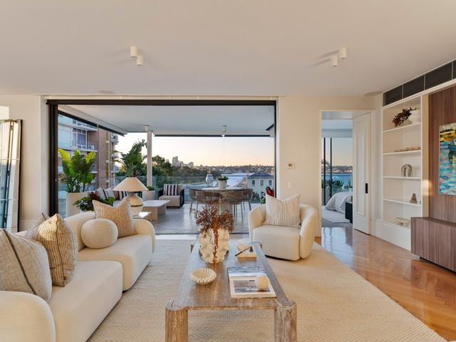 13/10 Wylde Street, POTTS POINT